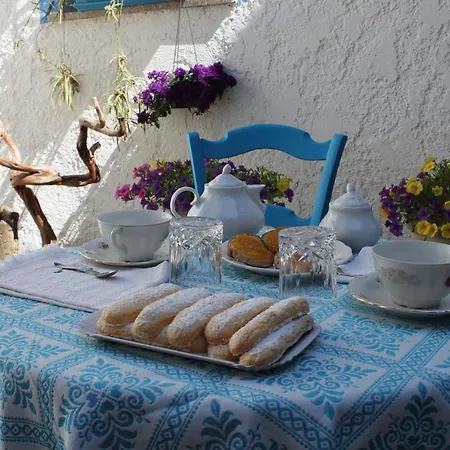 Couette-café Piazza Municipio San Vito (Sardinia)