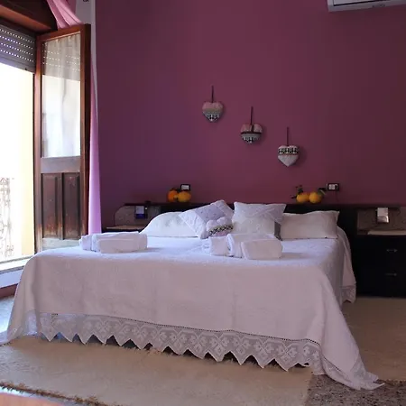 Couette-café Piazza Municipio San Vito (Sardinia)